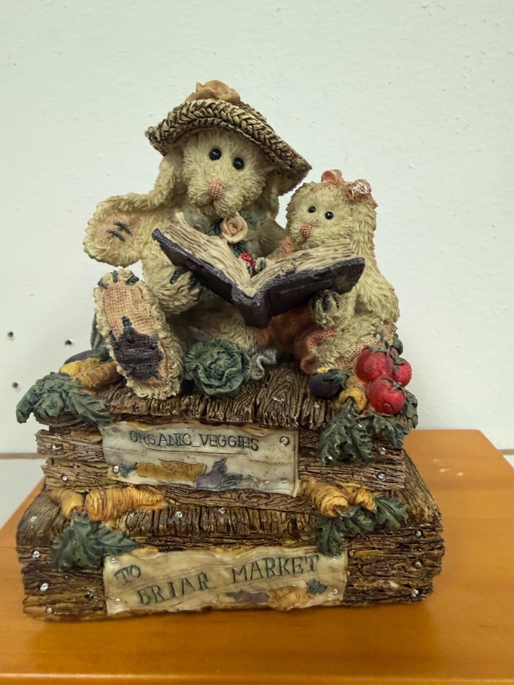 Boyds Bears Resin- A Friend- EJ641